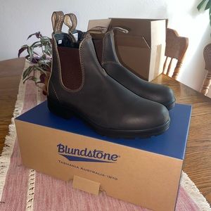 Women’s size 9 Stout Brown Blundstone boots